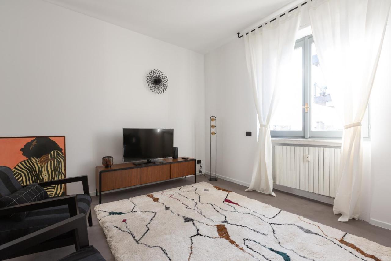 Sant'Ambrogio Bright And Stylish Flat Apartment Milan Bagian luar foto